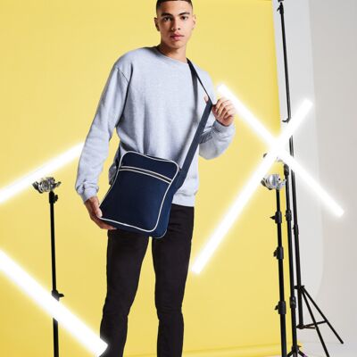 Retro flight bag Thumbnail