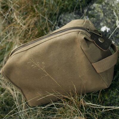 Quadra Heritage waxed canvas wash bag QD651 Heritage waxed canvas wash bag Thumbnail